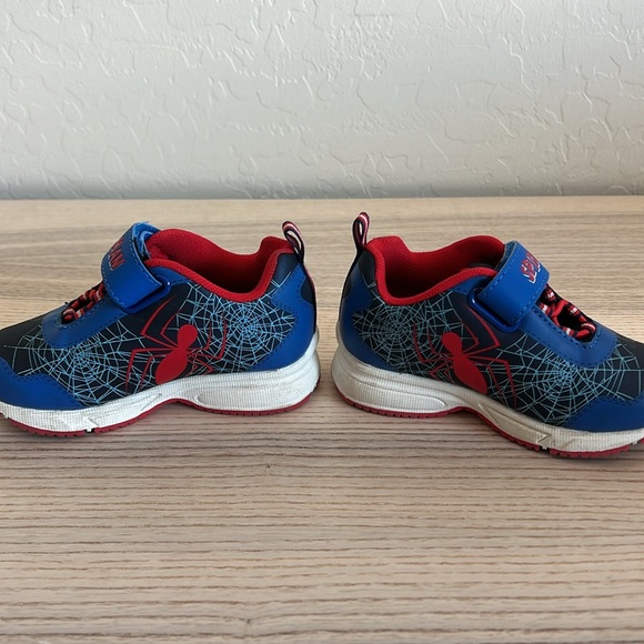 Marvel / Disney Spider-Man light up sneakers / shoes - Picture 5 of 6